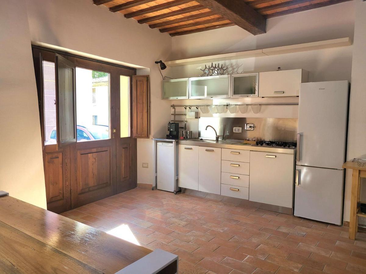 Appartamento Davanti Al Porto Romano Bevagna Exterior photo